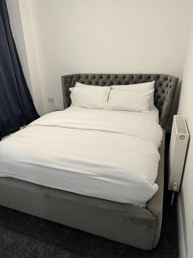 Luxury * Dagenham